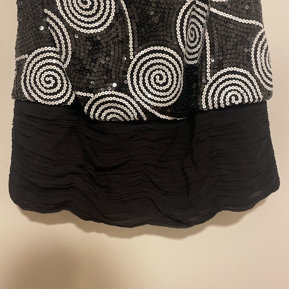 Cache Size 6 Black and White Sequined Dress - Picture 5 of 6